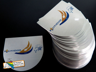 Aluminium of RVS naamplaatjes bv voor politie of overheidsinstelling